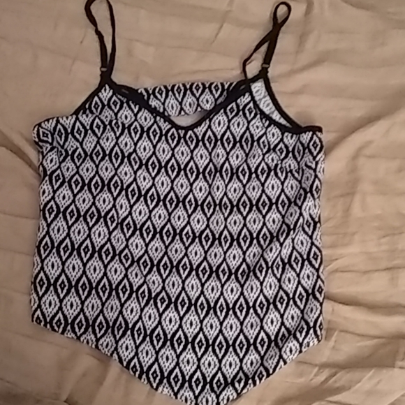 ⭐Buy 2 get 1 free⭐CUTE!! flair adjustable tank crop top - Picture 2 of 5
